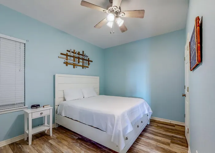 Navy Cove Harbor 1109 Apartment
